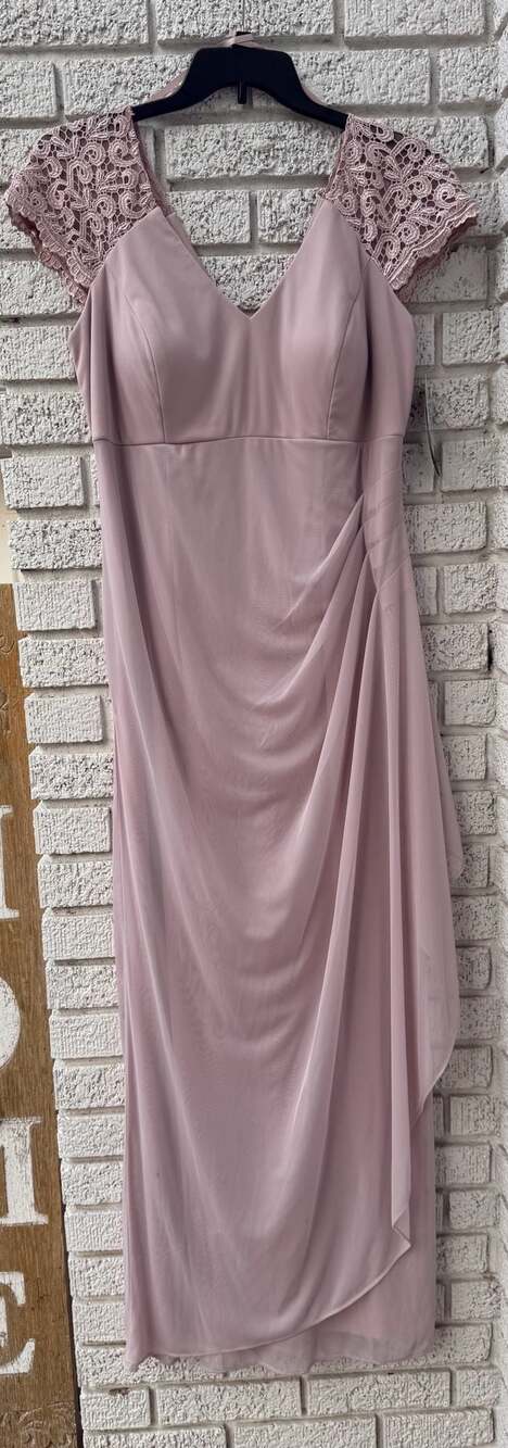 Sz 14 Mother of Bride Gown  Xscape Dusty Rose lace Cap Sleeve Ruched Chiffon